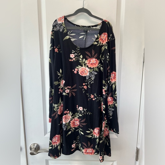 Floral dress in great condition! - Picture 1 of 3